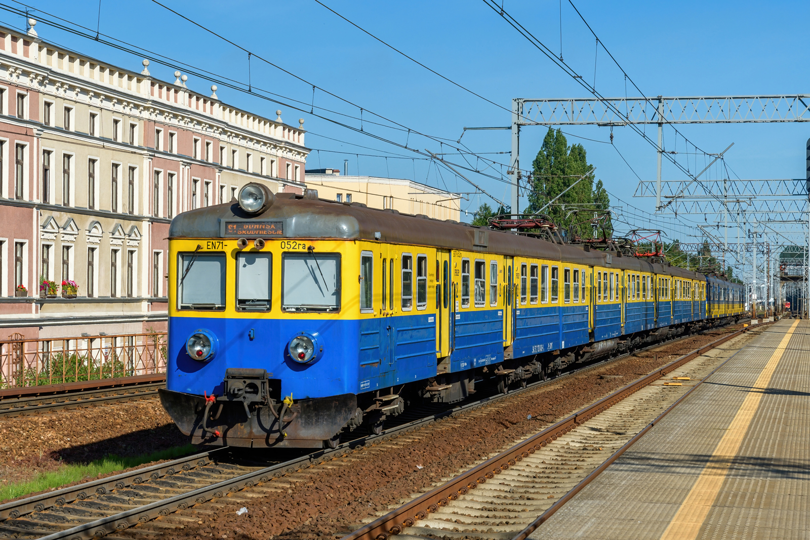 EN71-052