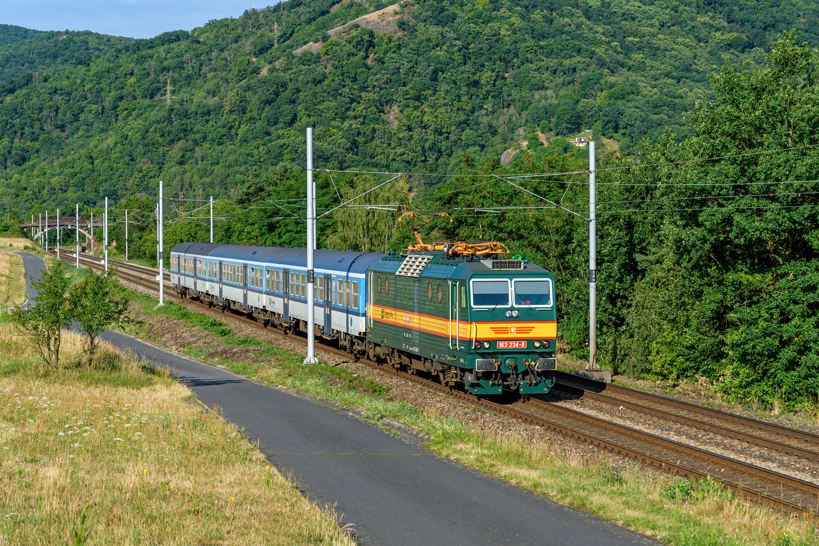 163 234-8